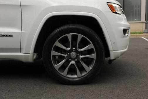 White 2017 Jeep Grand Cherokee Overland