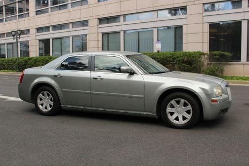 Green 2005 Chrysler 300 Touring