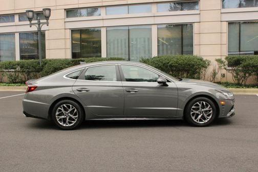 2022 Hyundai SONATA SEL