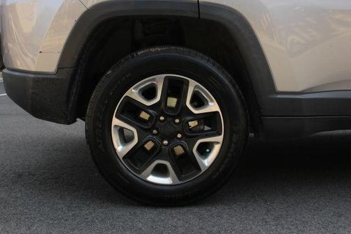 Silver 2018 Jeep Compass Trailhawk