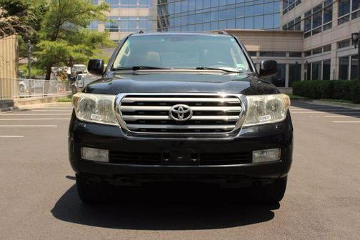 2011 Toyota Land Cruiser V8