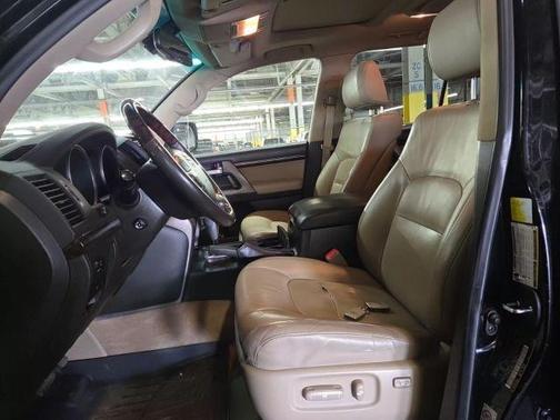 2011 Toyota Land Cruiser V8