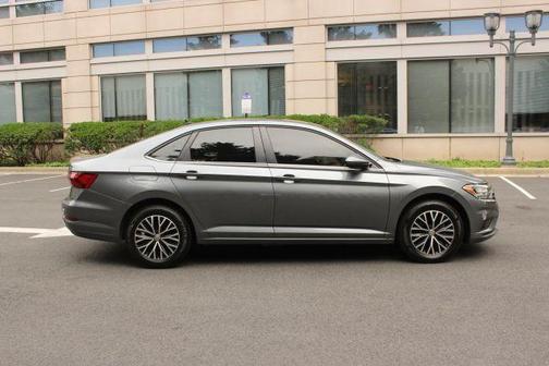 Platinum Gray Metallic 2021 Volkswagen Jetta 1.4T SE