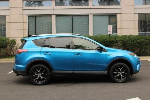 2017 Toyota RAV4 Hybrid SE