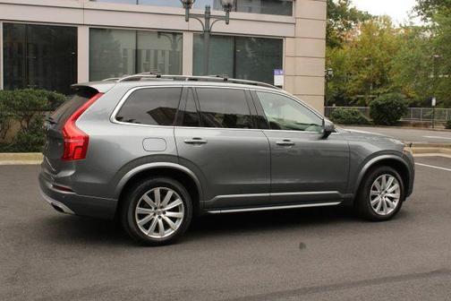 2016 Volvo XC90 T6 Momentum