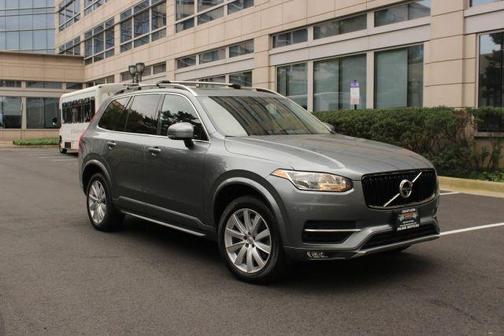 2016 Volvo XC90 T6 Momentum