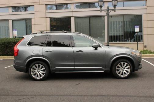 2016 Volvo XC90 T6 Momentum