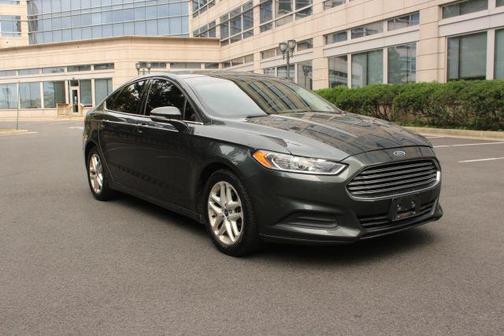 Gray 2015 Ford Fusion SE