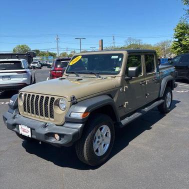 Gray 2020 Jeep Gladiator Sport