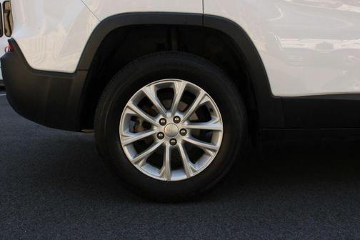 White 2020 Jeep Cherokee Latitude