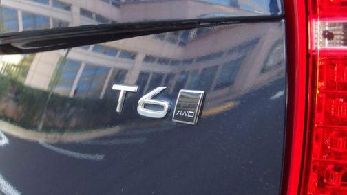 2017 Volvo XC90 T6 Momentum