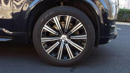 2017 Volvo XC90 T6 Momentum