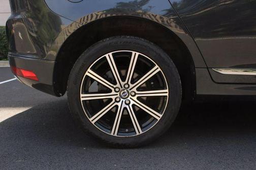 2015 Volvo XC60 T6 Premier Plus