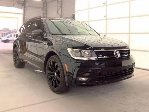 Deep Black Pearl Effect 2021 Volkswagen Tiguan 2.0T SE R-Line Black