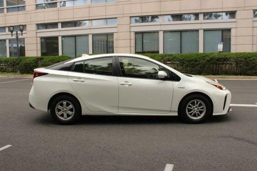 White 2019 Toyota Prius LE