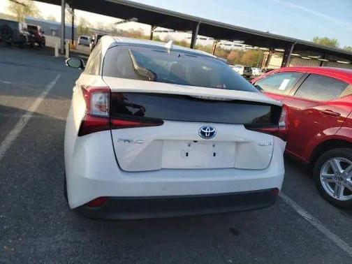 White 2019 Toyota Prius LE