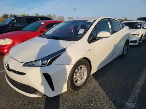 White 2019 Toyota Prius LE