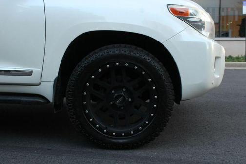 2013 Toyota Land Cruiser V8