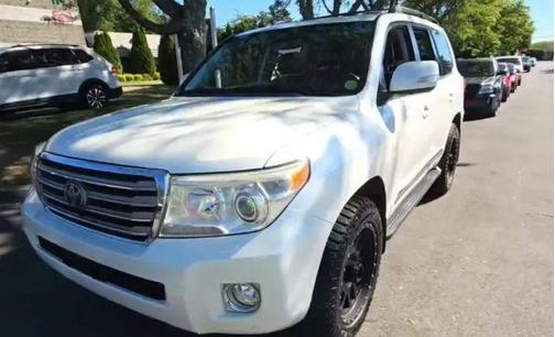 2013 Toyota Land Cruiser V8