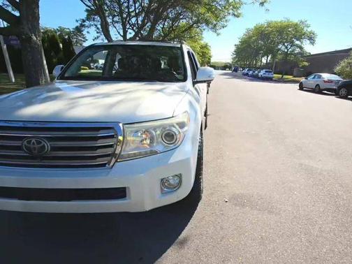 2013 Toyota Land Cruiser V8