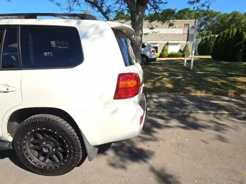 2013 Toyota Land Cruiser V8