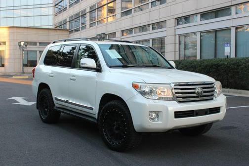 2013 Toyota Land Cruiser V8