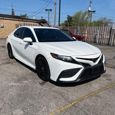 White 2023 Toyota Camry SE