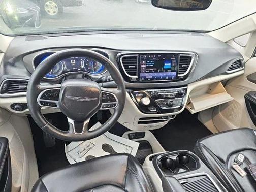 2023 Chrysler Pacifica Touring-L