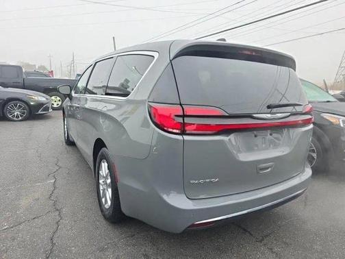 2023 Chrysler Pacifica Touring-L