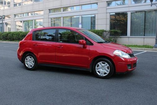 Red Alert 2012 Nissan Versa 1.8 S