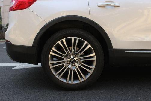 White 2016 Lincoln MKX Reserve