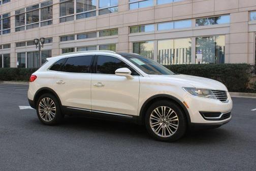 White 2016 Lincoln MKX Reserve