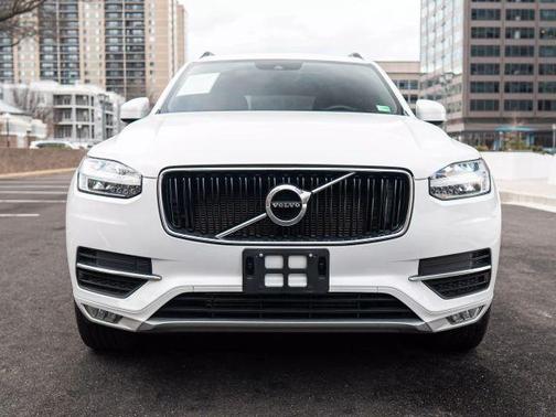 2018 Volvo XC90 T5 Momentum
