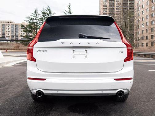 2018 Volvo XC90 T5 Momentum