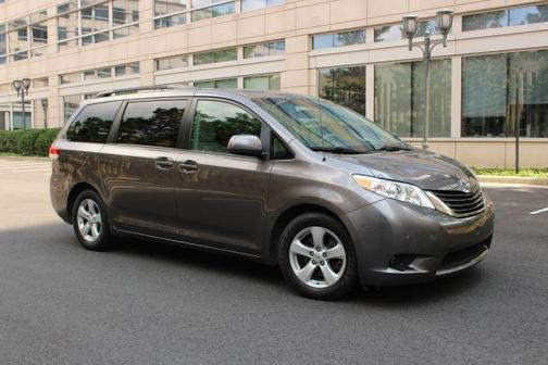 2011 Toyota Sienna LE