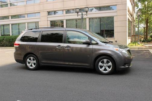 2011 Toyota Sienna LE