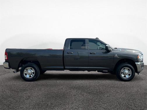2024 RAM 3500 Tradesman Crew Cab 4x4 8' Box
