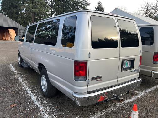 2011 Ford E350 Super Duty XLT