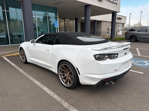 2022 Chevrolet Camaro RWD Convertible LT1