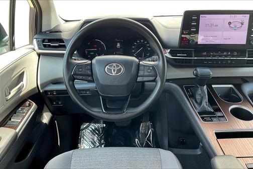 2022 Toyota Sienna LE