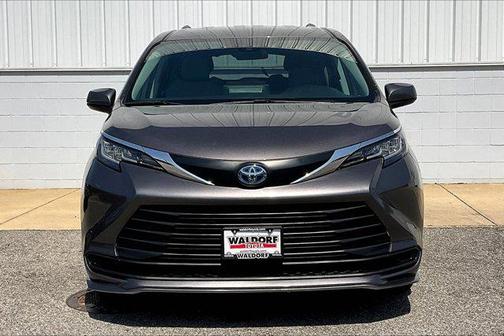 2022 Toyota Sienna LE
