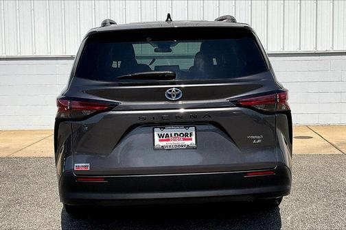2022 Toyota Sienna LE