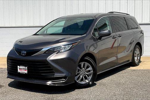 2022 Toyota Sienna LE