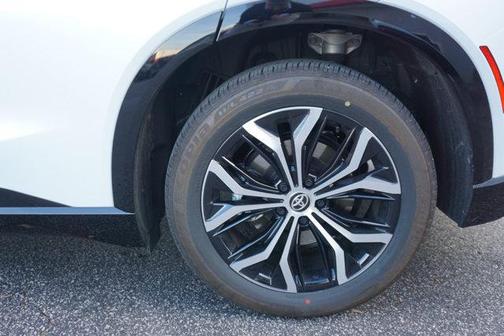 2025 Toyota Crown Signia XLE