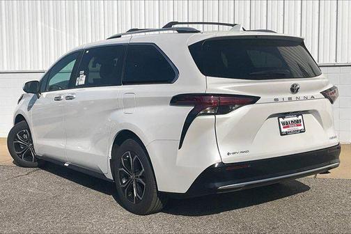 Wind Chill Pearl 2026 Toyota Sienna Platinum