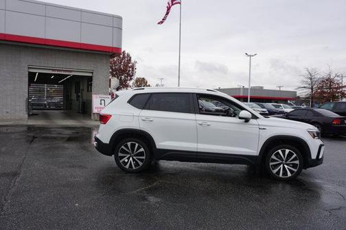 2023 Volkswagen Taos 1.5T SE