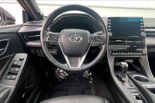 2022 Toyota Avalon Hybrid XSE