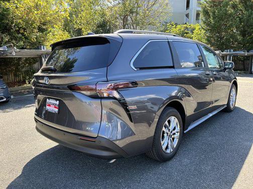 2025 Toyota Sienna XLE 7 Passenger