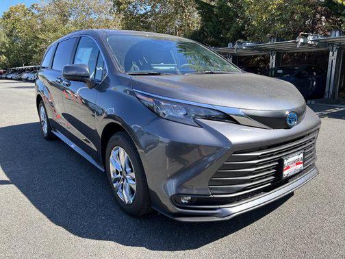 2025 Toyota Sienna XLE 7 Passenger
