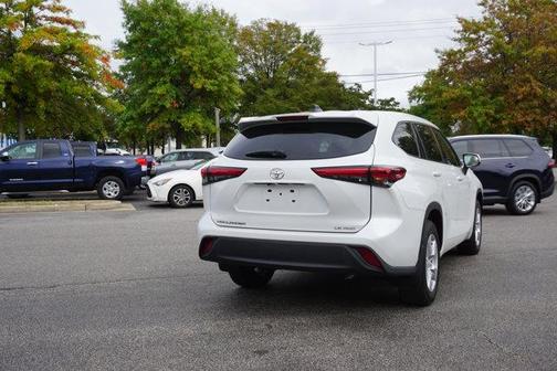 2022 Toyota Highlander LE